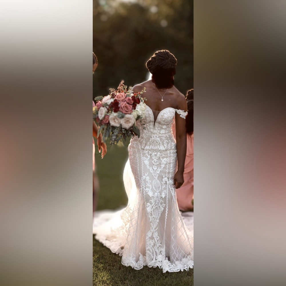 Beautiful Oleg Cassini Wedding Dress.